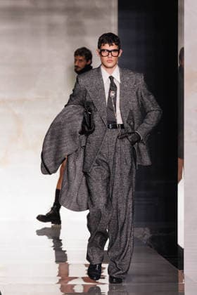 News - Dolce & Gabbana - Runway - Milan Fashion Week - Menswear Fall Winter 2026-2027 A model walks the runway during the Dolce &amp; Gabbana Fall Winter 2026 2027 menswear show at Milan Men s Fashion Week, on January 17, 2026, in Milan, Italy. Photo by Cinzia Camela. Milan Metropol Italy Copyright: xCinziaxCamelax xLiveMediax LPN_2241821