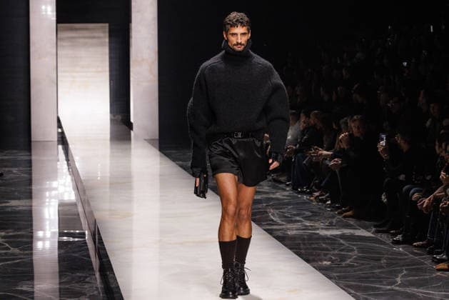 News - Dolce & Gabbana - Runway - Milan Fashion Week - Menswear Fall Winter 2026-2027 A model walks the runway during the Dolce &amp; Gabbana Fall Winter 2026 2027 menswear show at Milan Men s Fashion Week, on January 17, 2026, in Milan, Italy. Photo by Cinzia Camela. Milan Metropol Italy Copyright: xCinziaxCamelax xLiveMediax LPN_2241846