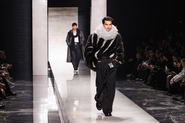 News - Dolce & Gabbana - Runway - Milan Fashion Week - Menswear Fall Winter 2026-2027 A model walks the runway during the Dolce &amp; Gabbana Fall Winter 2026 2027 menswear show at Milan Men s Fashion Week, on January 17, 2026, in Milan, Italy. Photo by Cinzia Camela. Milan Metropol Italy Copyright: xCinziaxCamelax xLiveMediax LPN_2241907