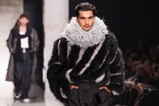 News - Dolce & Gabbana - Runway - Milan Fashion Week - Menswear Fall Winter 2026-2027 A model walks the runway during the Dolce &amp; Gabbana Fall Winter 2026 2027 menswear show at Milan Men s Fashion Week, on January 17, 2026, in Milan, Italy. Photo by Cinzia Camela. Milan Metropol Italy Copyright: xCinziaxCamelax xLiveMediax LPN_2241908