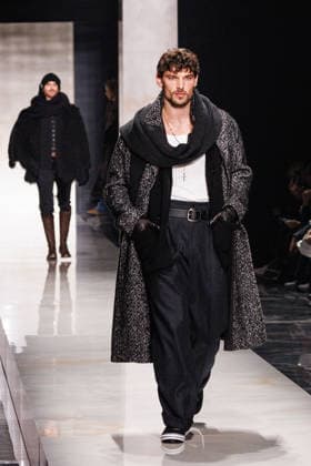 News - Dolce & Gabbana - Runway - Milan Fashion Week - Menswear Fall Winter 2026-2027 A model walks the runway during the Dolce &amp; Gabbana Fall Winter 2026 2027 menswear show at Milan Men s Fashion Week, on January 17, 2026, in Milan, Italy. Photo by Cinzia Camela. Milan Metropol Italy Copyright: xCinziaxCamelax xLiveMediax LPN_2241916