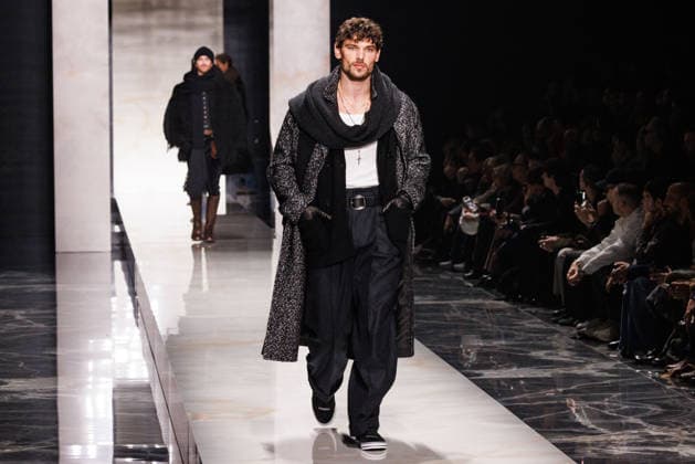 News - Dolce & Gabbana - Runway - Milan Fashion Week - Menswear Fall Winter 2026-2027 A model walks the runway during the Dolce &amp; Gabbana Fall Winter 2026 2027 menswear show at Milan Men s Fashion Week, on January 17, 2026, in Milan, Italy. Photo by Cinzia Camela. Milan Metropol Italy Copyright: xCinziaxCamelax xLiveMediax LPN_2241918