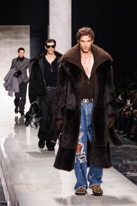 News - Dolce & Gabbana - Runway - Milan Fashion Week - Menswear Fall Winter 2026-2027 A model walks the runway during the Dolce &amp; Gabbana Fall Winter 2026 2027 menswear show at Milan Men s Fashion Week, on January 17, 2026, in Milan, Italy. Photo by Cinzia Camela. Milan Metropol Italy Copyright: xCinziaxCamelax xLiveMediax LPN_2241937