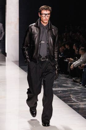 News - Dolce & Gabbana - Runway - Milan Fashion Week - Menswear Fall Winter 2026-2027 A model walks the runway during the Dolce &amp; Gabbana Fall Winter 2026 2027 menswear show at Milan Men s Fashion Week, on January 17, 2026, in Milan, Italy. Photo by Cinzia Camela. Milan Metropol Italy Copyright: xCinziaxCamelax xLiveMediax LPN_2241963