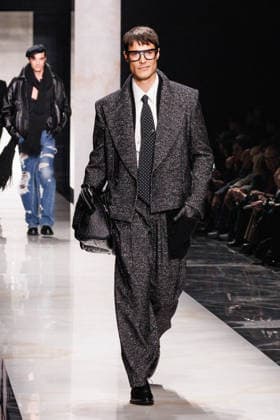 News - Dolce & Gabbana - Runway - Milan Fashion Week - Menswear Fall Winter 2026-2027 A model walks the runway during the Dolce &amp; Gabbana Fall Winter 2026 2027 menswear show at Milan Men s Fashion Week, on January 17, 2026, in Milan, Italy. Photo by Cinzia Camela. Milan Metropol Italy Copyright: xCinziaxCamelax xLiveMediax LPN_2241970