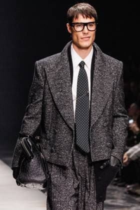 News - Dolce & Gabbana - Runway - Milan Fashion Week - Menswear Fall Winter 2026-2027 A model walks the runway during the Dolce &amp; Gabbana Fall Winter 2026 2027 menswear show at Milan Men s Fashion Week, on January 17, 2026, in Milan, Italy. Photo by Cinzia Camela. Milan Metropol Italy Copyright: xCinziaxCamelax xLiveMediax LPN_2241971