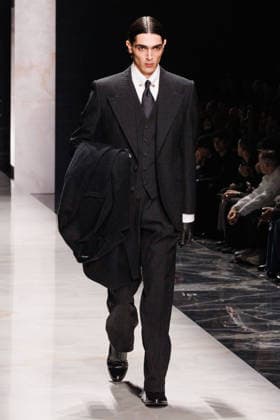 News - Dolce & Gabbana - Runway - Milan Fashion Week - Menswear Fall Winter 2026-2027 A model walks the runway during the Dolce &amp; Gabbana Fall Winter 2026 2027 menswear show at Milan Men s Fashion Week, on January 17, 2026, in Milan, Italy. Photo by Cinzia Camela. Milan Metropol Italy Copyright: xCinziaxCamelax xLiveMediax LPN_2241983