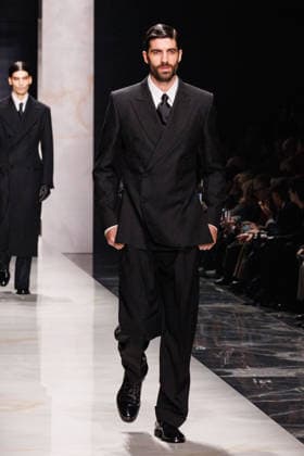 News - Dolce & Gabbana - Runway - Milan Fashion Week - Menswear Fall Winter 2026-2027 A model walks the runway during the Dolce &amp; Gabbana Fall Winter 2026 2027 menswear show at Milan Men s Fashion Week, on January 17, 2026, in Milan, Italy. Photo by Cinzia Camela. Milan Metropol Italy Copyright: xCinziaxCamelax xLiveMediax LPN_2242067