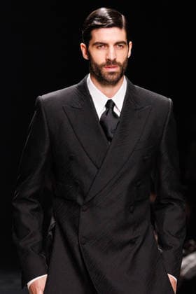 News - Dolce & Gabbana - Runway - Milan Fashion Week - Menswear Fall Winter 2026-2027 A model walks the runway during the Dolce &amp; Gabbana Fall Winter 2026 2027 menswear show at Milan Men s Fashion Week, on January 17, 2026, in Milan, Italy. Photo by Cinzia Camela. Milan Metropol Italy Copyright: xCinziaxCamelax xLiveMediax LPN_2242070