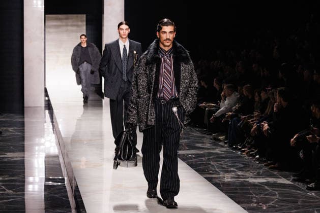 News - Dolce & Gabbana - Runway - Milan Fashion Week - Menswear Fall Winter 2026-2027 A model walks the runway during the Dolce &amp; Gabbana Fall Winter 2026 2027 menswear show at Milan Men s Fashion Week, on January 17, 2026, in Milan, Italy. Photo by Cinzia Camela. Milan Metropol Italy Copyright: xCinziaxCamelax xLiveMediax LPN_2242085