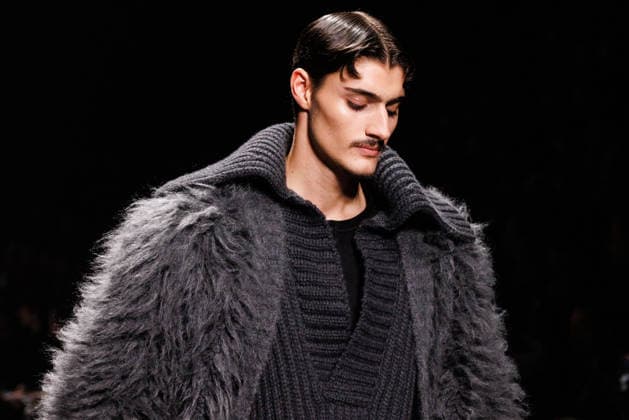 News - Dolce & Gabbana - Runway - Milan Fashion Week - Menswear Fall Winter 2026-2027 A model walks the runway during the Dolce &amp; Gabbana Fall Winter 2026 2027 menswear show at Milan Men s Fashion Week, on January 17, 2026, in Milan, Italy. Photo by Cinzia Camela. Milan Metropol Italy Copyright: xCinziaxCamelax xLiveMediax LPN_2242098