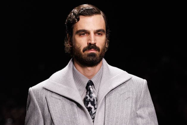 News - Dolce & Gabbana - Runway - Milan Fashion Week - Menswear Fall Winter 2026-2027 A model walks the runway during the Dolce &amp; Gabbana Fall Winter 2026 2027 menswear show at Milan Men s Fashion Week, on January 17, 2026, in Milan, Italy. Photo by Cinzia Camela. Milan Metropol Italy Copyright: xCinziaxCamelax xLiveMediax LPN_2242109