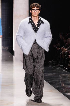 News - Dolce & Gabbana - Runway - Milan Fashion Week - Menswear Fall Winter 2026-2027 A model walks the runway during the Dolce &amp; Gabbana Fall Winter 2026 2027 menswear show at Milan Men s Fashion Week, on January 17, 2026, in Milan, Italy. Photo by Cinzia Camela. Milan Metropol Italy Copyright: xCinziaxCamelax xLiveMediax LPN_2242113
