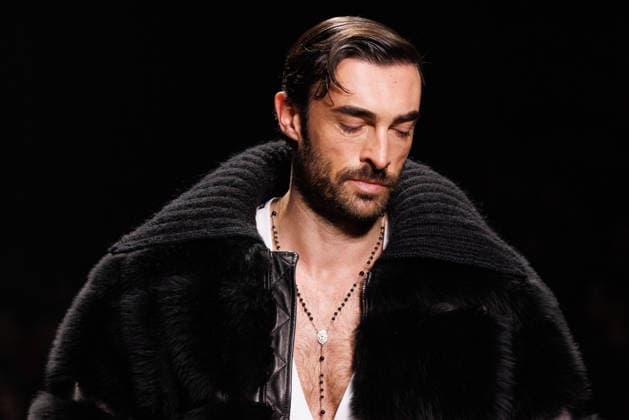 News - Dolce & Gabbana - Runway - Milan Fashion Week - Menswear Fall Winter 2026-2027 A model walks the runway during the Dolce &amp; Gabbana Fall Winter 2026 2027 menswear show at Milan Men s Fashion Week, on January 17, 2026, in Milan, Italy. Photo by Cinzia Camela. Milan Metropol Italy Copyright: xCinziaxCamelax xLiveMediax LPN_2242274