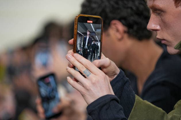 Milan, Milan Men s Fashion Week: Fall Winter 2026 - Men s Fashion, Fall Winter 2026 - Paul Smith Fashion Show - Catwalk In the photo: smartphone detail  Copyright: xRiccardoxGIordanox xipa-agency.netx xRiccardoxGiordanox IPA_Agency_IPA70213155