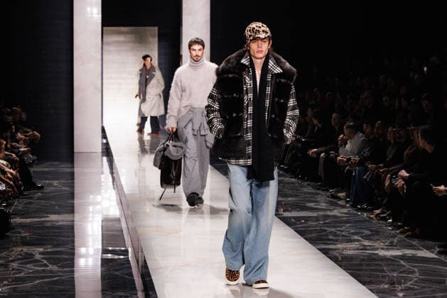 News - Dolce & Gabbana - Runway - Milan Fashion Week - Menswear Fall Winter 2026-2027 A model walks the runway during the Dolce &amp; Gabbana Fall Winter 2026 2027 menswear show at Milan Men s Fashion Week, on January 17, 2026, in Milan, Italy. Photo by Cinzia Camela. Milan Metropol Italy Copyright: xCinziaxCamelax xLiveMediax LPN_2242279