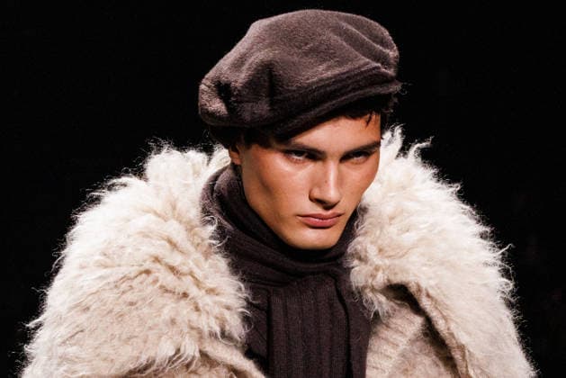 News - Dolce & Gabbana - Runway - Milan Fashion Week - Menswear Fall Winter 2026-2027 A model walks the runway during the Dolce &amp; Gabbana Fall Winter 2026 2027 menswear show at Milan Men s Fashion Week, on January 17, 2026, in Milan, Italy. Photo by Cinzia Camela. Milan Metropol Italy Copyright: xCinziaxCamelax xLiveMediax LPN_2242303