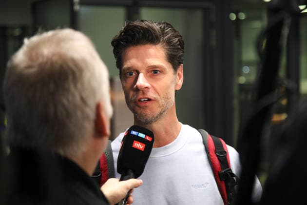 Departure of the candidates for the RTL TV show ICH BIN EIN STAR HOLT MICH HIER RAUS Frankfurt Main, 17 01 2026 Steffen Dürr departing for Australia for the RTL Jungle Camp 2026 at Frankfurt Airport Hesse Germany Copyright: xMatthiasxGränzdörferx