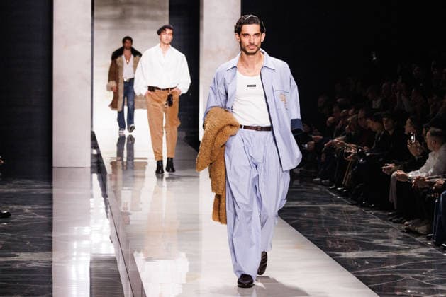 News - Dolce & Gabbana - Runway - Milan Fashion Week - Menswear Fall Winter 2026-2027 A model walks the runway during the Dolce &amp; Gabbana Fall Winter 2026 2027 menswear show at Milan Men s Fashion Week, on January 17, 2026, in Milan, Italy. Photo by Cinzia Camela. Milan Metropol Italy Copyright: xCinziaxCamelax xLiveMediax LPN_2242474