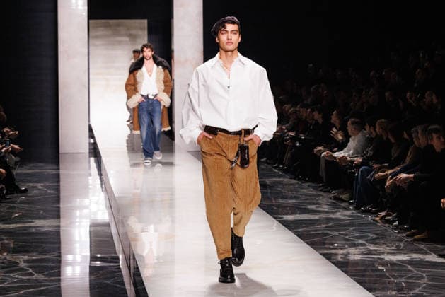 News - Dolce & Gabbana - Runway - Milan Fashion Week - Menswear Fall Winter 2026-2027 A model walks the runway during the Dolce &amp; Gabbana Fall Winter 2026 2027 menswear show at Milan Men s Fashion Week, on January 17, 2026, in Milan, Italy. Photo by Cinzia Camela. Milan Metropol Italy Copyright: xCinziaxCamelax xLiveMediax LPN_2242481