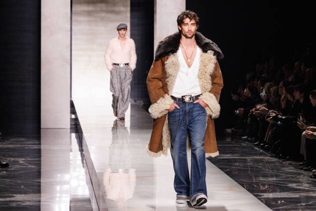 News - Dolce & Gabbana - Runway - Milan Fashion Week - Menswear Fall Winter 2026-2027 A model walks the runway during the Dolce &amp; Gabbana Fall Winter 2026 2027 menswear show at Milan Men s Fashion Week, on January 17, 2026, in Milan, Italy. Photo by Cinzia Camela. Milan Metropol Italy Copyright: xCinziaxCamelax xLiveMediax LPN_2242487