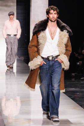 News - Dolce & Gabbana - Runway - Milan Fashion Week - Menswear Fall Winter 2026-2027 A model walks the runway during the Dolce &amp; Gabbana Fall Winter 2026 2027 menswear show at Milan Men s Fashion Week, on January 17, 2026, in Milan, Italy. Photo by Cinzia Camela. Milan Metropol Italy Copyright: xCinziaxCamelax xLiveMediax LPN_2242488