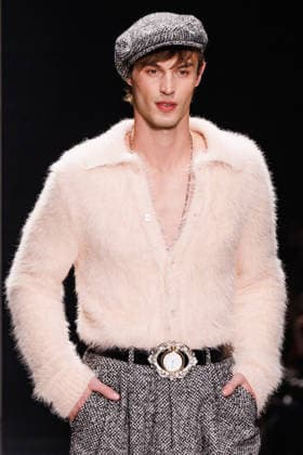 News - Dolce & Gabbana - Runway - Milan Fashion Week - Menswear Fall Winter 2026-2027 A model walks the runway during the Dolce &amp; Gabbana Fall Winter 2026 2027 menswear show at Milan Men s Fashion Week, on January 17, 2026, in Milan, Italy. Photo by Cinzia Camela. Milan Metropol Italy Copyright: xCinziaxCamelax xLiveMediax LPN_2242535