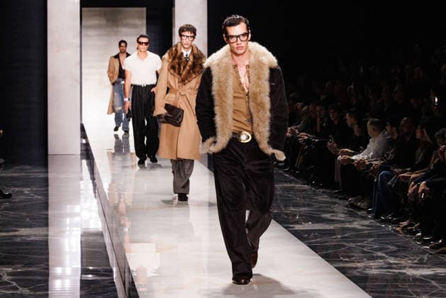 News - Dolce & Gabbana - Runway - Milan Fashion Week - Menswear Fall Winter 2026-2027 A model walks the runway during the Dolce &amp; Gabbana Fall Winter 2026 2027 menswear show at Milan Men s Fashion Week, on January 17, 2026, in Milan, Italy. Photo by Cinzia Camela. Milan Metropol Italy Copyright: xCinziaxCamelax xLiveMediax LPN_2242543