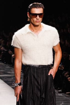 News - Dolce & Gabbana - Runway - Milan Fashion Week - Menswear Fall Winter 2026-2027 A model walks the runway during the Dolce &amp; Gabbana Fall Winter 2026 2027 menswear show at Milan Men s Fashion Week, on January 17, 2026, in Milan, Italy. Photo by Cinzia Camela. Milan Metropol Italy Copyright: xCinziaxCamelax xLiveMediax LPN_2242556