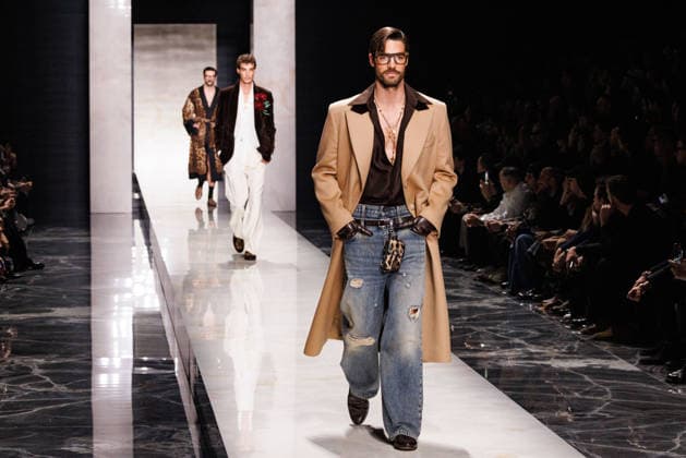 News - Dolce & Gabbana - Runway - Milan Fashion Week - Menswear Fall Winter 2026-2027 A model walks the runway during the Dolce &amp; Gabbana Fall Winter 2026 2027 menswear show at Milan Men s Fashion Week, on January 17, 2026, in Milan, Italy. Photo by Cinzia Camela. Milan Metropol Italy Copyright: xCinziaxCamelax xLiveMediax LPN_2242560