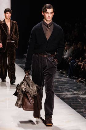 News - Dolce & Gabbana - Runway - Milan Fashion Week - Menswear Fall Winter 2026-2027 A model walks the runway during the Dolce &amp; Gabbana Fall Winter 2026 2027 menswear show at Milan Men s Fashion Week, on January 17, 2026, in Milan, Italy. Photo by Cinzia Camela. Milan Metropol Italy Copyright: xCinziaxCamelax xLiveMediax LPN_2242898