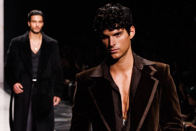 News - Dolce & Gabbana - Runway - Milan Fashion Week - Menswear Fall Winter 2026-2027 A model walks the runway during the Dolce &amp; Gabbana Fall Winter 2026 2027 menswear show at Milan Men s Fashion Week, on January 17, 2026, in Milan, Italy. Photo by Cinzia Camela. Milan Metropol Italy Copyright: xCinziaxCamelax xLiveMediax LPN_2242906