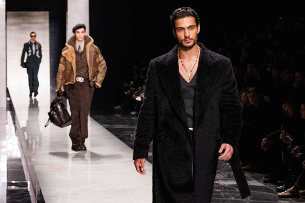 News - Dolce & Gabbana - Runway - Milan Fashion Week - Menswear Fall Winter 2026-2027 A model walks the runway during the Dolce &amp; Gabbana Fall Winter 2026 2027 menswear show at Milan Men s Fashion Week, on January 17, 2026, in Milan, Italy. Photo by Cinzia Camela. Milan Metropol Italy Copyright: xCinziaxCamelax xLiveMediax LPN_2242908