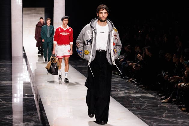 News - Dolce & Gabbana - Runway - Milan Fashion Week - Menswear Fall Winter 2026-2027 A model walks the runway during the Dolce &amp; Gabbana Fall Winter 2026 2027 menswear show at Milan Men s Fashion Week, on January 17, 2026, in Milan, Italy. Photo by Cinzia Camela. Milan Metropol Italy Copyright: xCinziaxCamelax xLiveMediax LPN_2242947