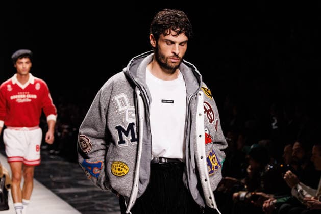News - Dolce & Gabbana - Runway - Milan Fashion Week - Menswear Fall Winter 2026-2027 A model walks the runway during the Dolce &amp; Gabbana Fall Winter 2026 2027 menswear show at Milan Men s Fashion Week, on January 17, 2026, in Milan, Italy. Photo by Cinzia Camela. Milan Metropol Italy Copyright: xCinziaxCamelax xLiveMediax LPN_2242949