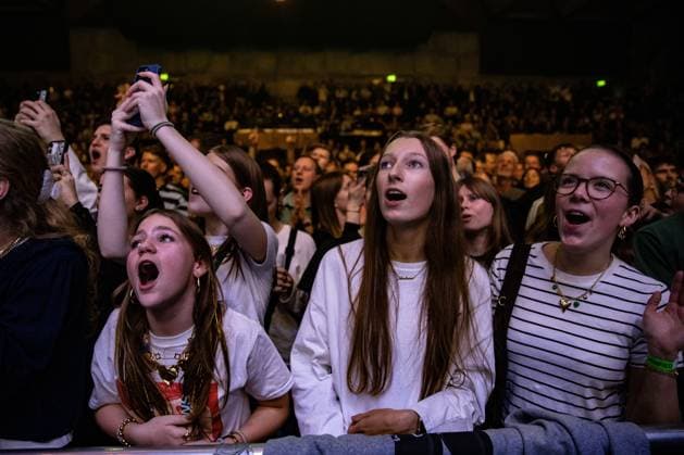 GRONINGEN - Antoon fans during a concert at the Oosterpoort on the final day of the anniversary edition of Eurosonic Noorderslag (ESNS). The Groningen festival is celebrating its 40th anniversary. PAUL BERGEN ANP netherlands out - belgium out  Copyright: xx x547808467x originalFilename: 547808467.jpg