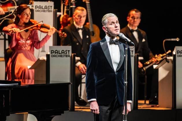 Max Raabe und das Palast Orchester in Duisburg ** NUR FÜR REDAKTIONELLE ZWECKE ** EDITORIAL USE ONLY **<p>Der Sänger Max Raabe tritt am Samstagabend, 17.01.2026, mit seinem Palast Orchester im Theater am Marientor in Duisburg auf. Deutschland NRW Duisburg Copyright: MartinxMöller *** Max Raabe and the Palast Orchester in Duisburg FOR EDITORIAL PURPOSES ONLY EDITORIAL USE ONLY p The singer Max Raabe performs on Saturday evening, 17 01 2026, with his Palast Orchester at the Theater am Marientor in Duisburg Germany NRW Duisburg Copyright MartinxMöller Copyright: MartinxMöller doc846fg8tctpijnkf31vrc ,EDITORIAL USE ONLY