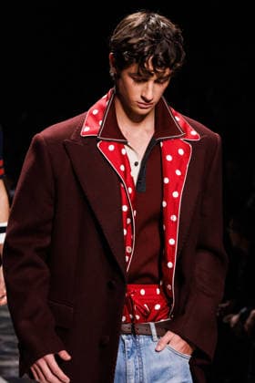 News - Dolce & Gabbana - Runway - Milan Fashion Week - Menswear Fall Winter 2026-2027 A model walks the runway during the Dolce &amp; Gabbana Fall Winter 2026 2027 menswear show at Milan Men s Fashion Week, on January 17, 2026, in Milan, Italy. Photo by Cinzia Camela. Milan Metropol Italy Copyright: xCinziaxCamelax xLiveMediax LPN_2243587