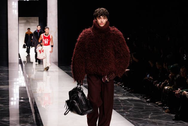 News - Dolce & Gabbana - Runway - Milan Fashion Week - Menswear Fall Winter 2026-2027 A model walks the runway during the Dolce &amp; Gabbana Fall Winter 2026 2027 menswear show at Milan Men s Fashion Week, on January 17, 2026, in Milan, Italy. Photo by Cinzia Camela. Milan Metropol Italy Copyright: xCinziaxCamelax xLiveMediax LPN_2243590