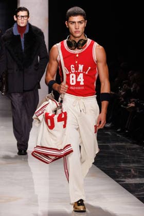 News - Dolce & Gabbana - Runway - Milan Fashion Week - Menswear Fall Winter 2026-2027 A model walks the runway during the Dolce &amp; Gabbana Fall Winter 2026 2027 menswear show at Milan Men s Fashion Week, on January 17, 2026, in Milan, Italy. Photo by Cinzia Camela. Milan Metropol Italy Copyright: xCinziaxCamelax xLiveMediax LPN_2243595