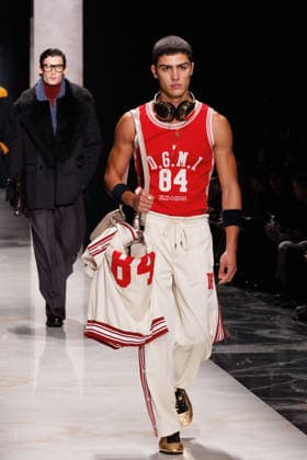 News - Dolce & Gabbana - Runway - Milan Fashion Week - Menswear Fall Winter 2026-2027 A model walks the runway during the Dolce &amp; Gabbana Fall Winter 2026 2027 menswear show at Milan Men s Fashion Week, on January 17, 2026, in Milan, Italy. Photo by Cinzia Camela. Milan Metropol Italy Copyright: xCinziaxCamelax xLiveMediax LPN_2243596