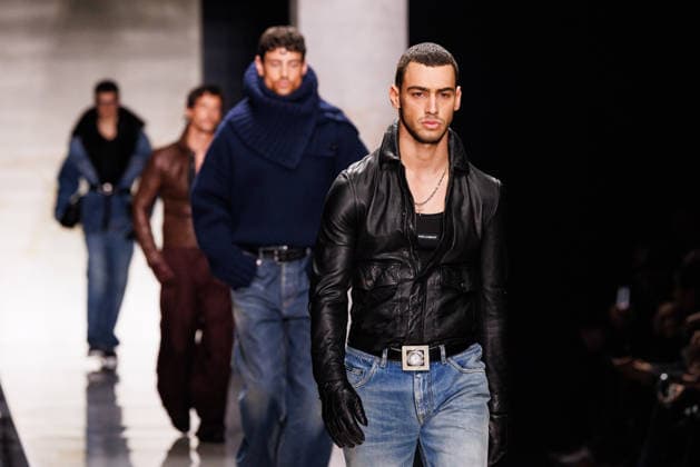 News - Dolce & Gabbana - Runway - Milan Fashion Week - Menswear Fall Winter 2026-2027 A model walks the runway during the Dolce &amp; Gabbana Fall Winter 2026 2027 menswear show at Milan Men s Fashion Week, on January 17, 2026, in Milan, Italy. Photo by Cinzia Camela. Milan Metropol Italy Copyright: xCinziaxCamelax xLiveMediax LPN_2243608
