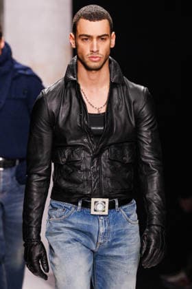 News - Dolce & Gabbana - Runway - Milan Fashion Week - Menswear Fall Winter 2026-2027 A model walks the runway during the Dolce &amp; Gabbana Fall Winter 2026 2027 menswear show at Milan Men s Fashion Week, on January 17, 2026, in Milan, Italy. Photo by Cinzia Camela. Milan Metropol Italy Copyright: xCinziaxCamelax xLiveMediax LPN_2243609