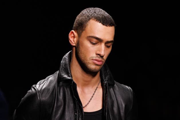 News - Dolce & Gabbana - Runway - Milan Fashion Week - Menswear Fall Winter 2026-2027 A model walks the runway during the Dolce &amp; Gabbana Fall Winter 2026 2027 menswear show at Milan Men s Fashion Week, on January 17, 2026, in Milan, Italy. Photo by Cinzia Camela. Milan Metropol Italy Copyright: xCinziaxCamelax xLiveMediax LPN_2243612