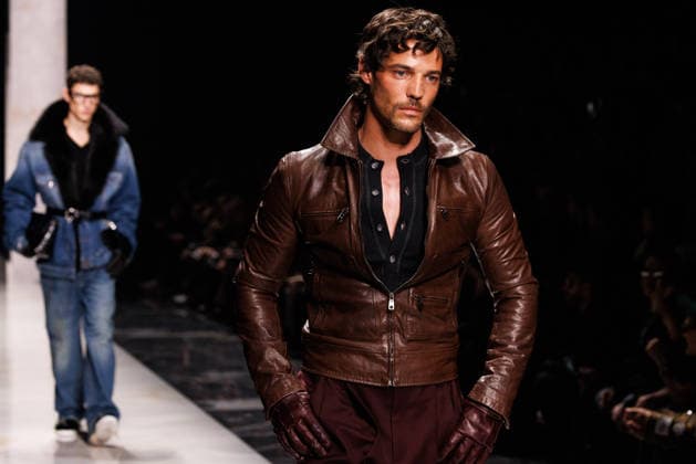 News - Dolce & Gabbana - Runway - Milan Fashion Week - Menswear Fall Winter 2026-2027 A model walks the runway during the Dolce &amp; Gabbana Fall Winter 2026 2027 menswear show at Milan Men s Fashion Week, on January 17, 2026, in Milan, Italy. Photo by Cinzia Camela. Milan Metropol Italy Copyright: xCinziaxCamelax xLiveMediax LPN_2243616