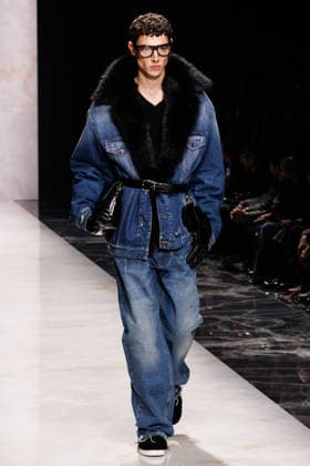 News - Dolce & Gabbana - Runway - Milan Fashion Week - Menswear Fall Winter 2026-2027 A model walks the runway during the Dolce &amp; Gabbana Fall Winter 2026 2027 menswear show at Milan Men s Fashion Week, on January 17, 2026, in Milan, Italy. Photo by Cinzia Camela. Milan Metropol Italy Copyright: xCinziaxCamelax xLiveMediax LPN_2243619