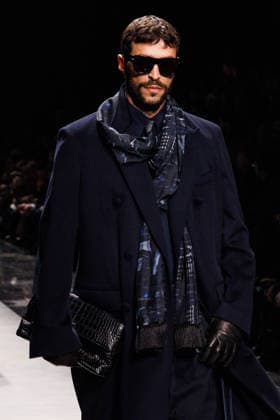 News - Dolce & Gabbana - Runway - Milan Fashion Week - Menswear Fall Winter 2026-2027 A model walks the runway during the Dolce &amp; Gabbana Fall Winter 2026 2027 menswear show at Milan Men s Fashion Week, on January 17, 2026, in Milan, Italy. Photo by Cinzia Camela. Milan Metropol Italy Copyright: xCinziaxCamelax xLiveMediax LPN_2243630