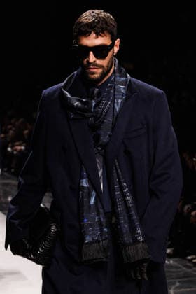 News - Dolce & Gabbana - Runway - Milan Fashion Week - Menswear Fall Winter 2026-2027 A model walks the runway during the Dolce &amp; Gabbana Fall Winter 2026 2027 menswear show at Milan Men s Fashion Week, on January 17, 2026, in Milan, Italy. Photo by Cinzia Camela. Milan Metropol Italy Copyright: xCinziaxCamelax xLiveMediax LPN_2243631