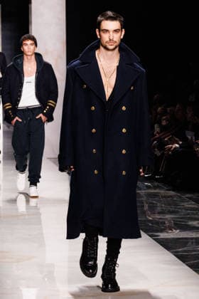News - Dolce & Gabbana - Runway - Milan Fashion Week - Menswear Fall Winter 2026-2027 A model walks the runway during the Dolce &amp; Gabbana Fall Winter 2026 2027 menswear show at Milan Men s Fashion Week, on January 17, 2026, in Milan, Italy. Photo by Cinzia Camela. Milan Metropol Italy Copyright: xCinziaxCamelax xLiveMediax LPN_2243634