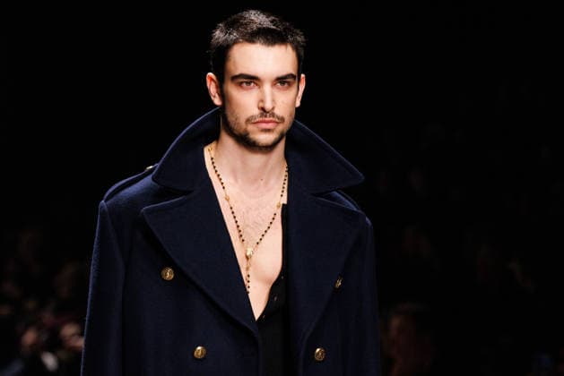 News - Dolce & Gabbana - Runway - Milan Fashion Week - Menswear Fall Winter 2026-2027 A model walks the runway during the Dolce &amp; Gabbana Fall Winter 2026 2027 menswear show at Milan Men s Fashion Week, on January 17, 2026, in Milan, Italy. Photo by Cinzia Camela. Milan Metropol Italy Copyright: xCinziaxCamelax xLiveMediax LPN_2243636